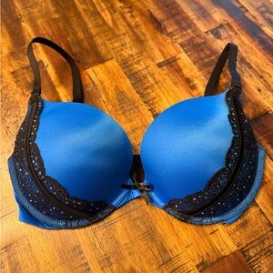 VS Very Sexy Push up bra sz 32DD Rhinestones on black lace Blue satin